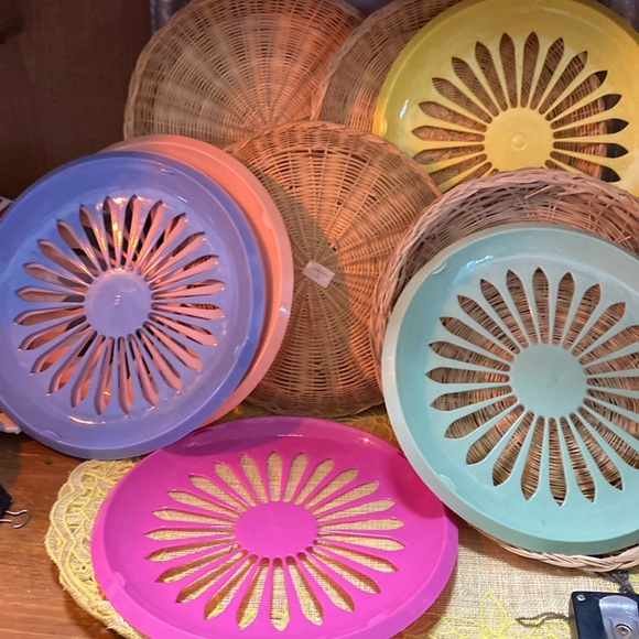 VINTAGE PICNIC PLATE HOLDERS - Picture 1 of 4